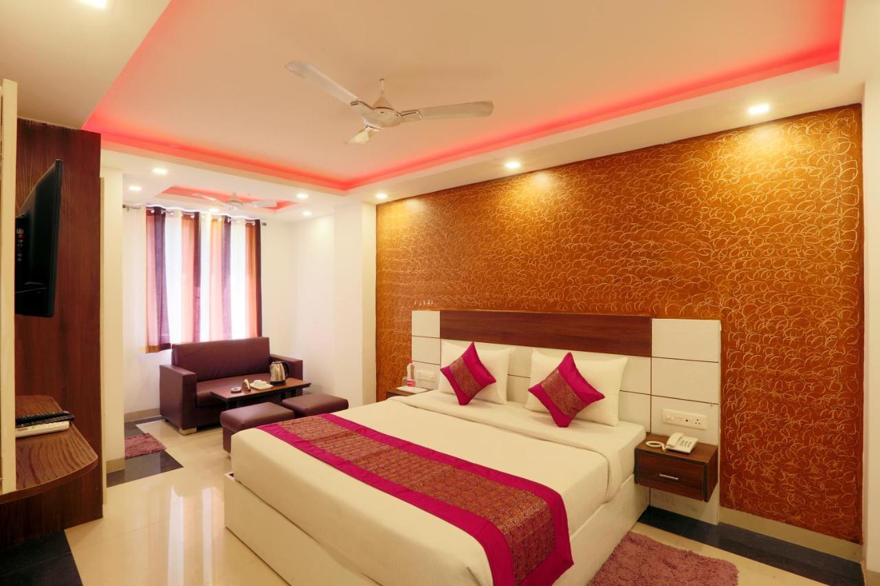 Green Plaza At Airport Hotel New Delhi Exterior photo