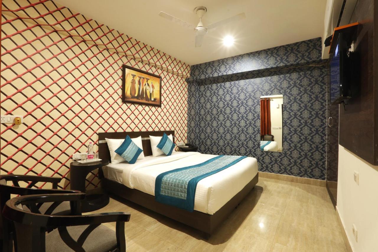 Green Plaza At Airport Hotel New Delhi Exterior photo