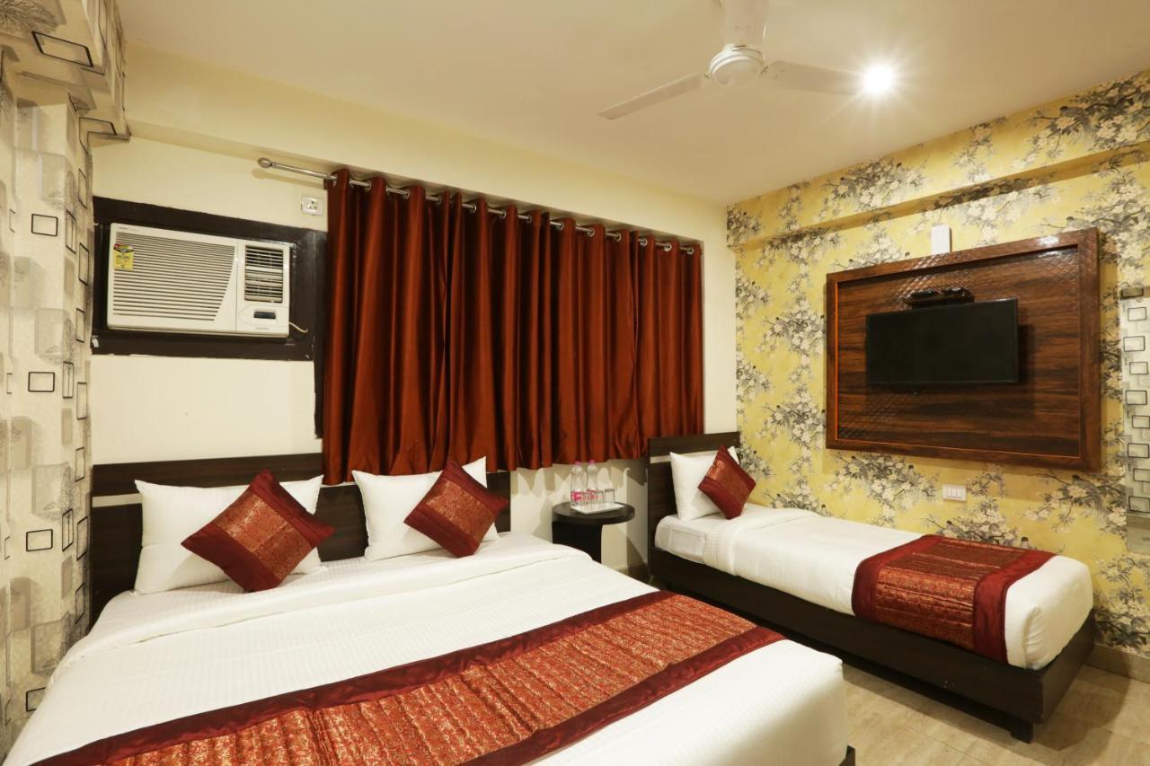 Green Plaza At Airport Hotel New Delhi Exterior photo