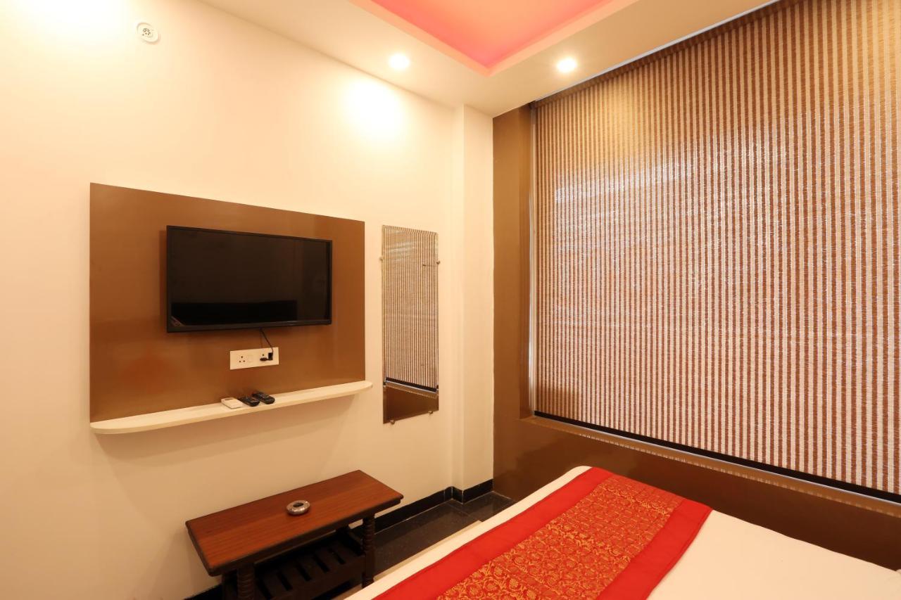 Green Plaza At Airport Hotel New Delhi Exterior photo