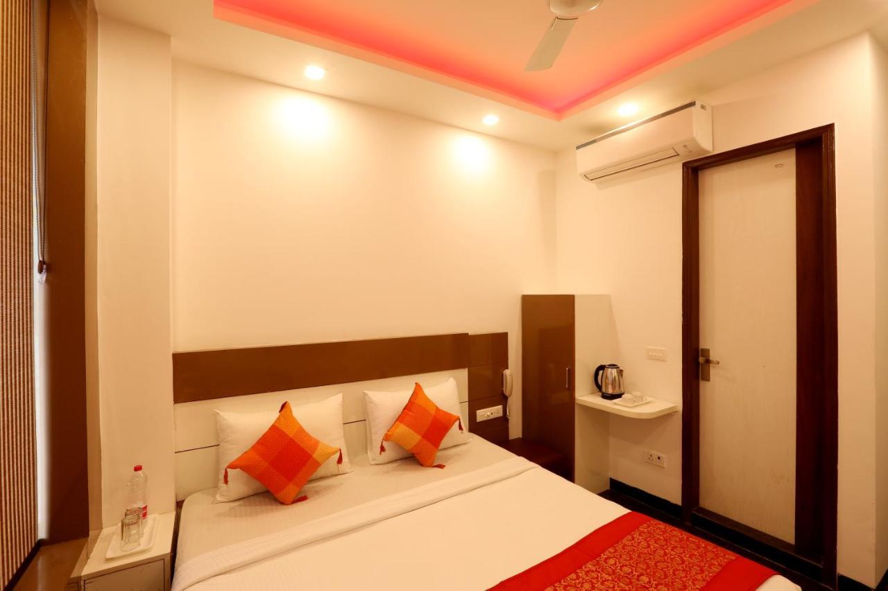Green Plaza At Airport Hotel New Delhi Exterior photo
