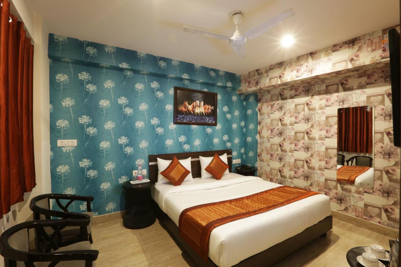 Green Plaza At Airport Hotel New Delhi Exterior photo