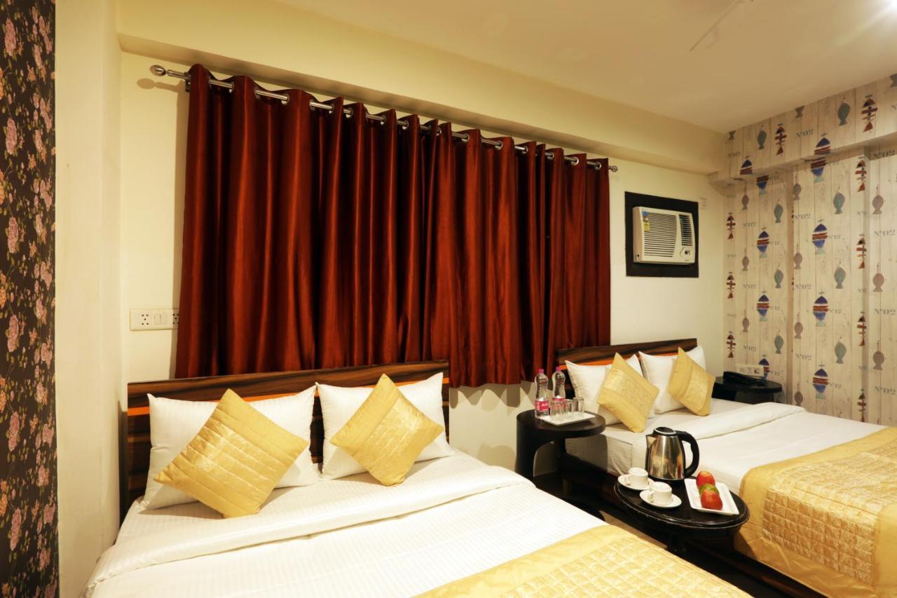 Green Plaza At Airport Hotel New Delhi Exterior photo