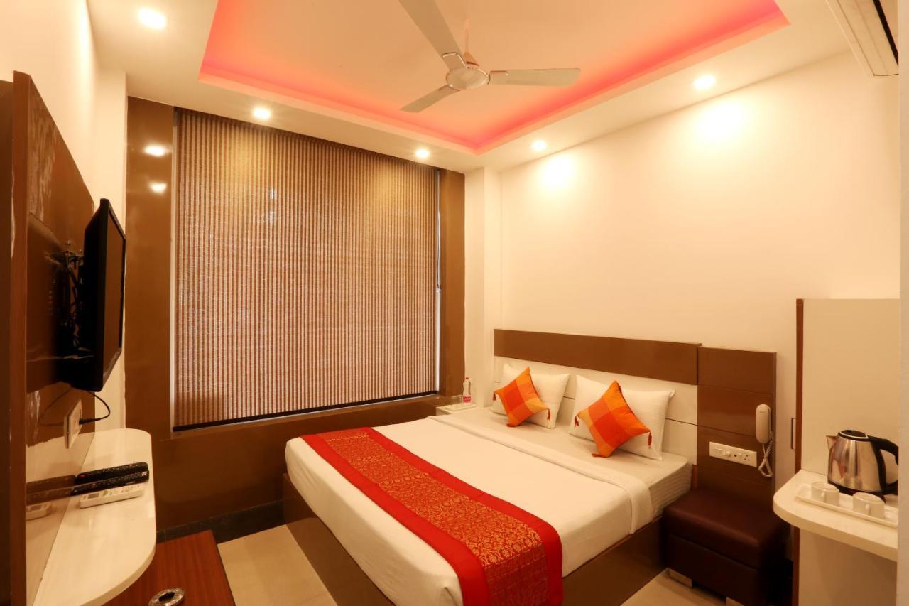 Green Plaza At Airport Hotel New Delhi Exterior photo