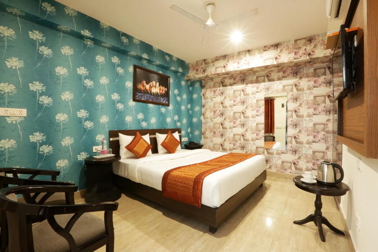 Green Plaza At Airport Hotel New Delhi Exterior photo